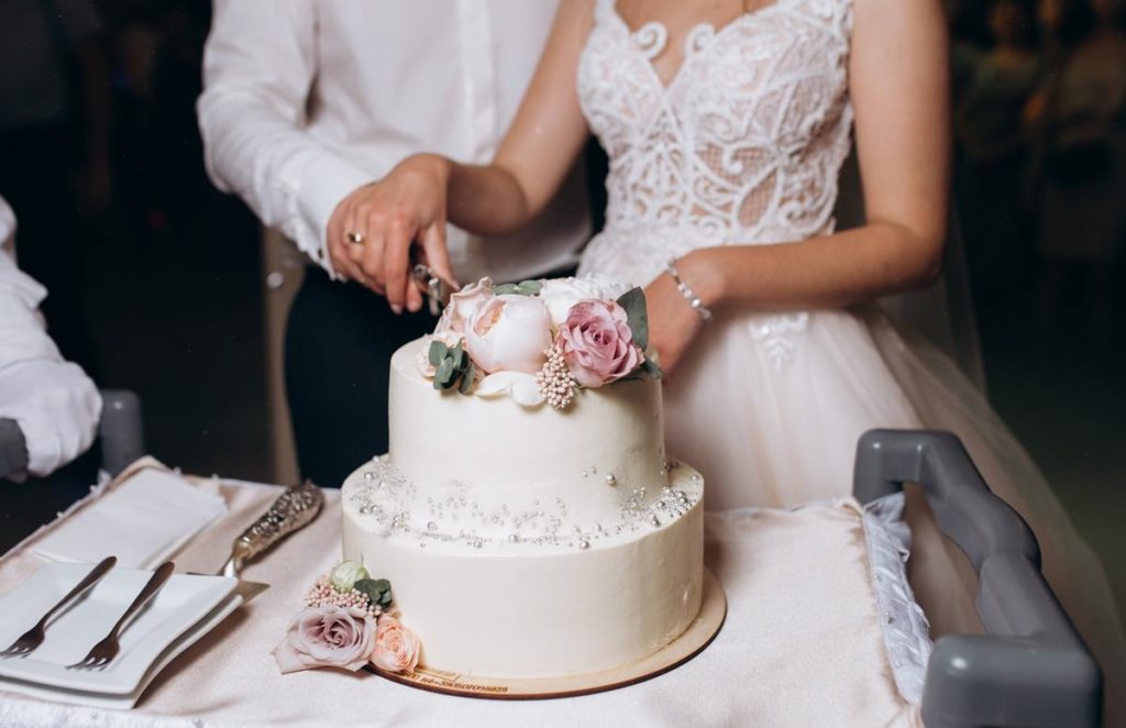 bolo de casamento pequeno e simples