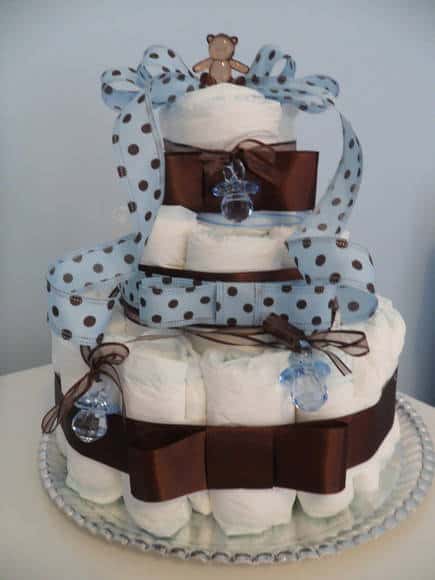 ideias de temas para bolo de fralda azul e marrom