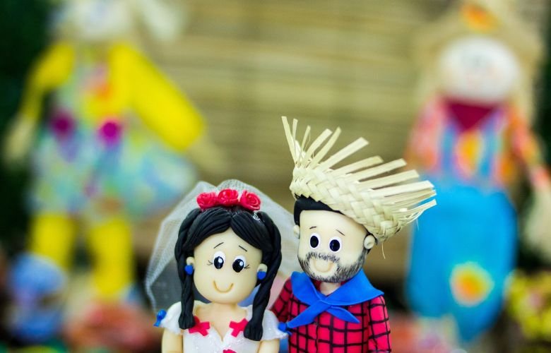 5 ideias de títulos:
1. Bonecos Caipiras: O Guia Completo para sua Festa Junina de 2026
2. DIY Bonecos de Festa Junina: Crie sua Própria Decoração Caipira
3. Tipos de Bonecos para Festa Junina: De Feltro a EVA