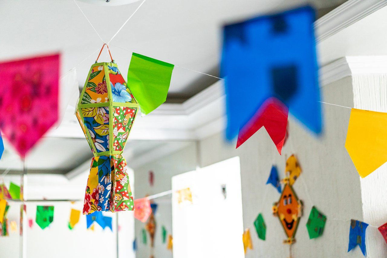 5 ideias de títulos:
1. Bonecos Caipiras: O Guia Completo para sua Festa Junina de 2026
2. DIY Bonecos de Festa Junina: Crie sua Própria Decoração Caipira
3. Tipos de Bonecos para Festa Junina: De Feltro a EVA