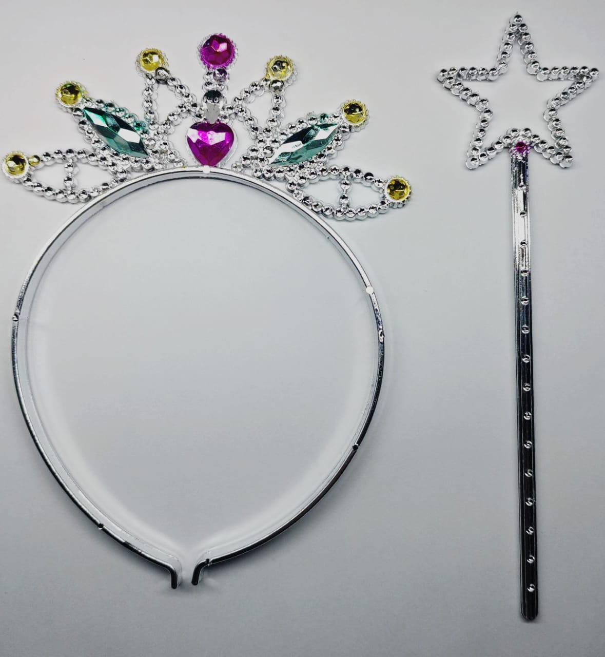 Almofada Coroa de Feltro ou EVA: Qual Escolher para Sua Festa?