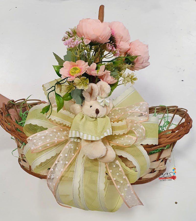 cesta de vime decorada para páscoa