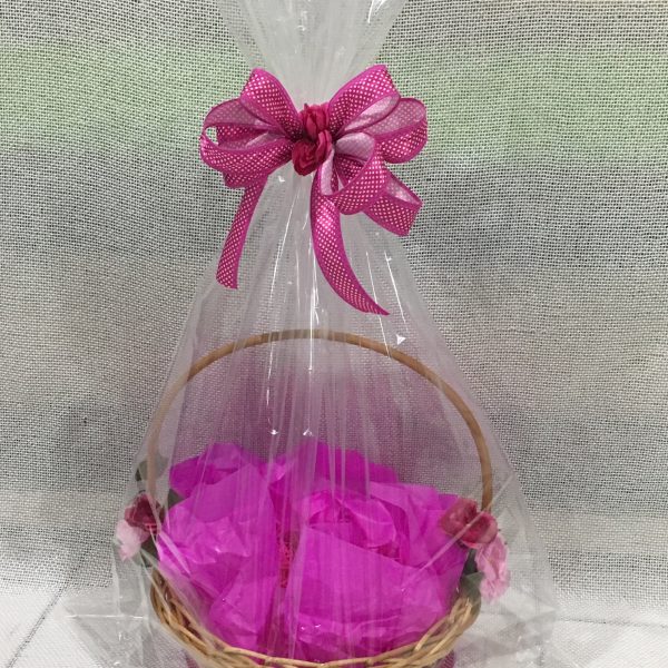 cesta de vime decorada para páscoa