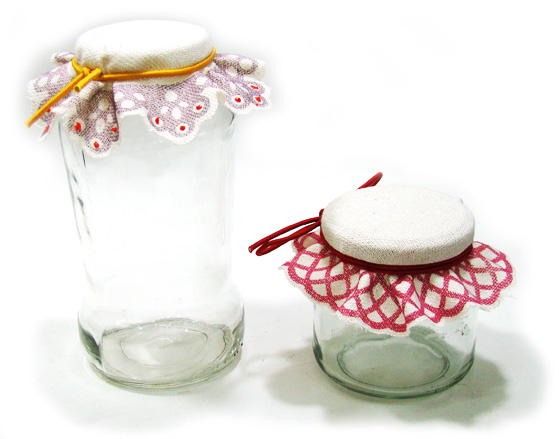 5 ideias criativas para decorar potes de vidro com tecido
Como fazer decoupage em vidro passo a passo
Transforme garrafas em vasos decorados com tecido
Patchwork em vidro: técnicas e inspirações
Decoração de potes de cozinha com retalhos de tecido