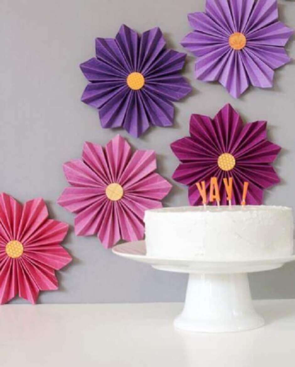 Ideias Criativas para Decorar Festas com Flores de Papel Crepom