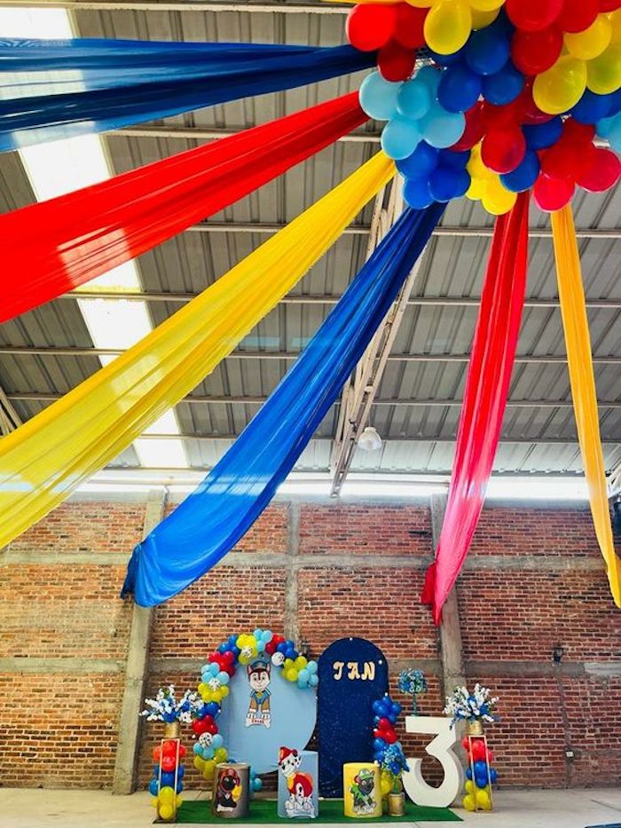 DIY: Painel de Festa com TNT Estampado Passo a Passo