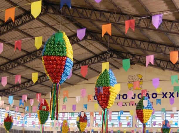 decoração festa junina com garrafa pet