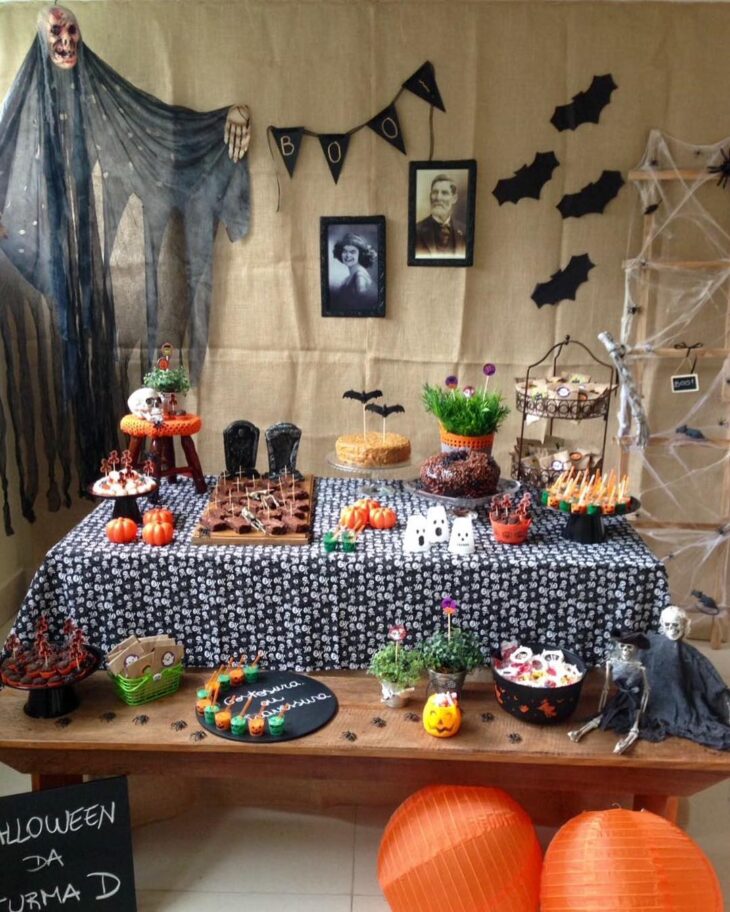 decoração de halloween com papelão