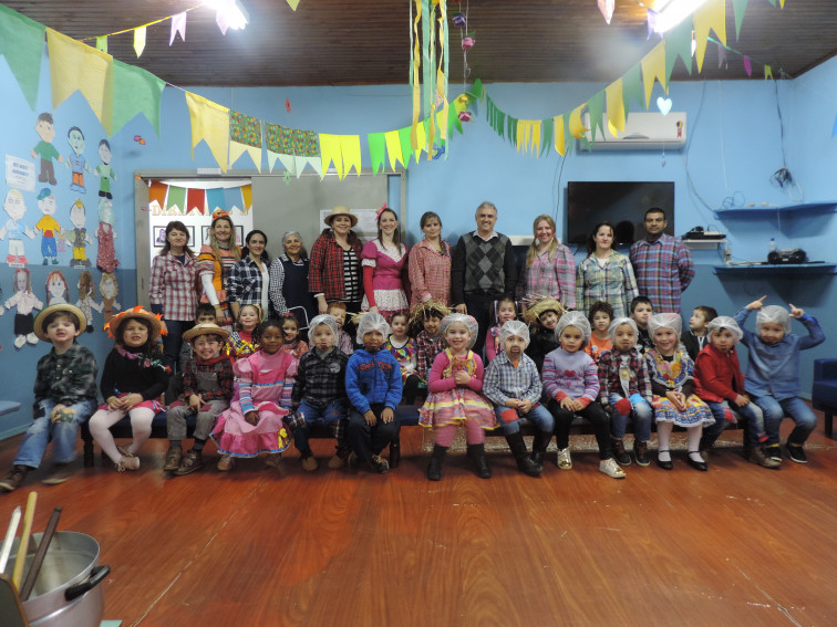 Como Envolver as Crianças na Decoração Junina da Escola