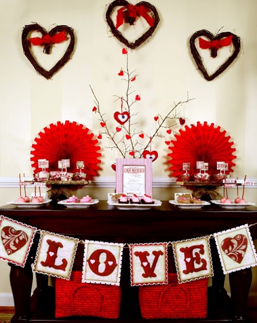 decoração de noivado simples vs. elaborada