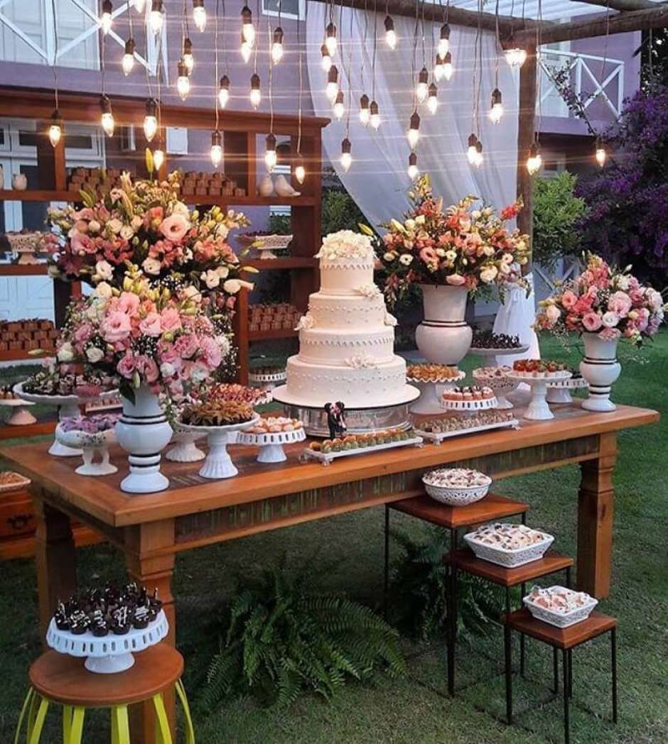 quanto custa fazer enfeite mesa casamento simples