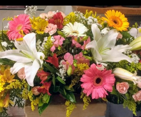 DIY: Monte Seu Próprio Arranjo de Mesa com Flores Naturais