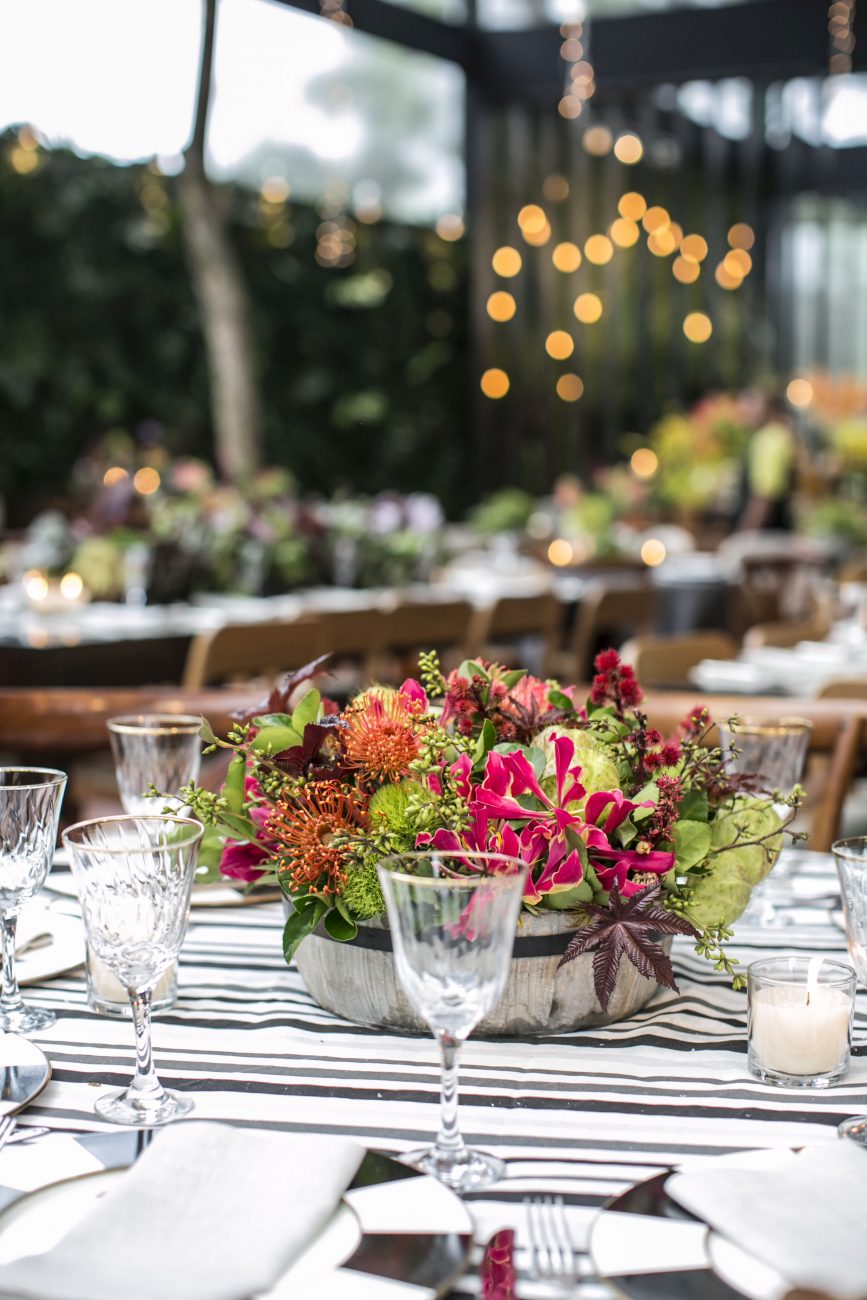 Iluminação Aconchegante: Velas e Luzes de LED na Decoração de Casamento