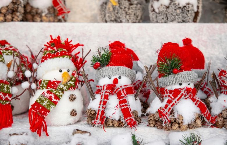 Como Escolher Enfeites de Natal Modernos e Diferenciados para 2025