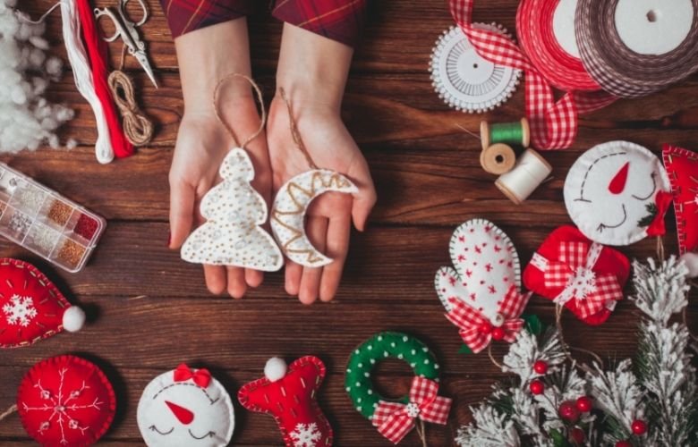 como fazer enfeites de natal com material reciclado