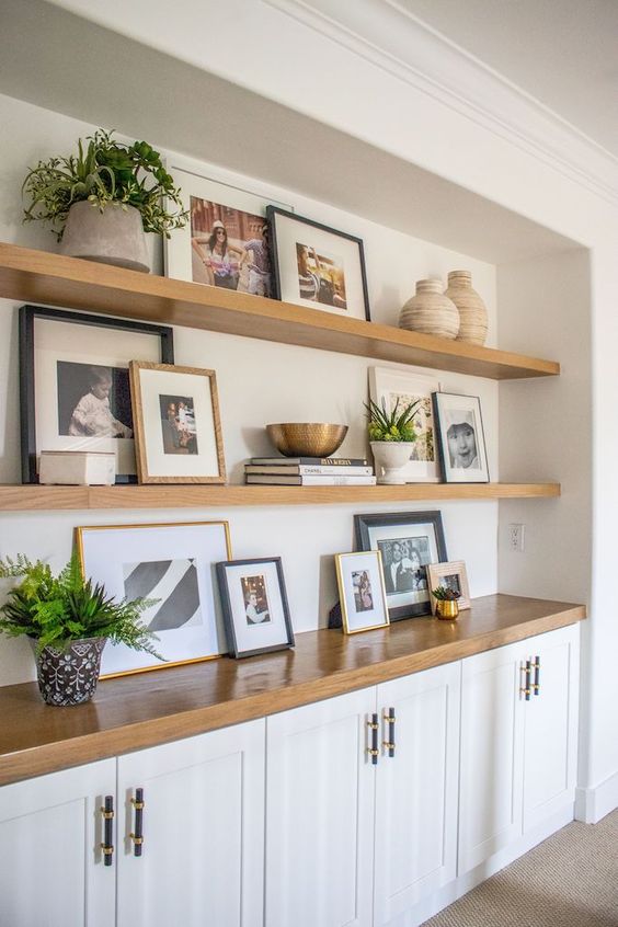 Objetos Clássicos vs. Modernos: Qual Estilo de Enfeite Combina Mais com Sua Estante?