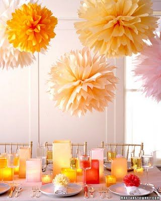 Paleta de Cores com Flores de Papel de Seda para um Casamento Romântico