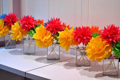 Comparativo: Flores de Papel de Seda vs. Flores Naturais no Casamento
