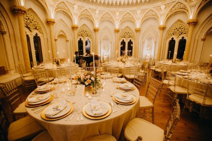 5 Ideias de Fundos Dourados para um Casamento Inesquecível
Como Usar Dourado em Convites de Casamento
Paletas de Cores que Harmonizam com Dourado em Casamentos
Tendências de Decoração de Casamento: O Brilho do Dourado
DIY: Crie seu Próprio Fundo Dourado para o Casamento