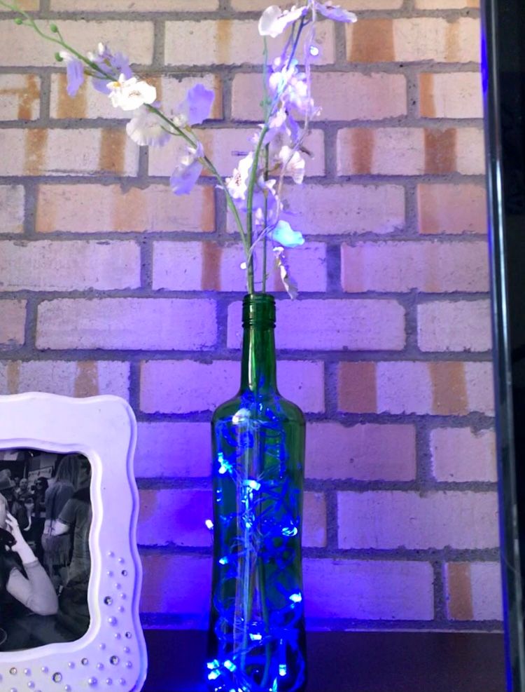 ideias criativas garrafas com luzes decoração