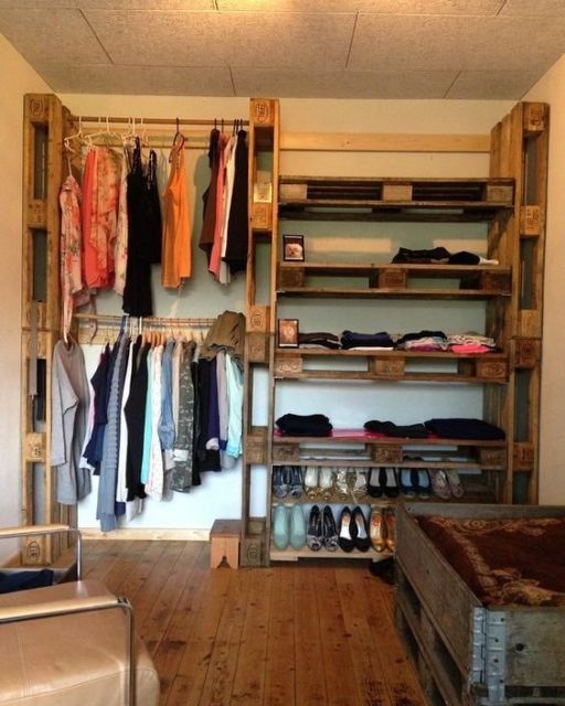 Como Fazer um Closet Pequeno e Barato com Caixotes