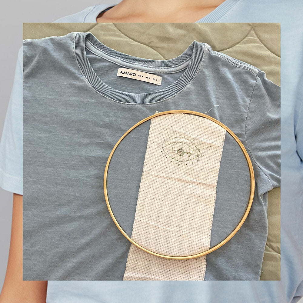 customização de camiseta com pedraria