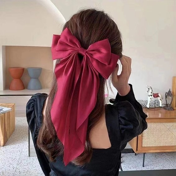 Como Incorporar o Estilo Coquette com Laços de Cabelo