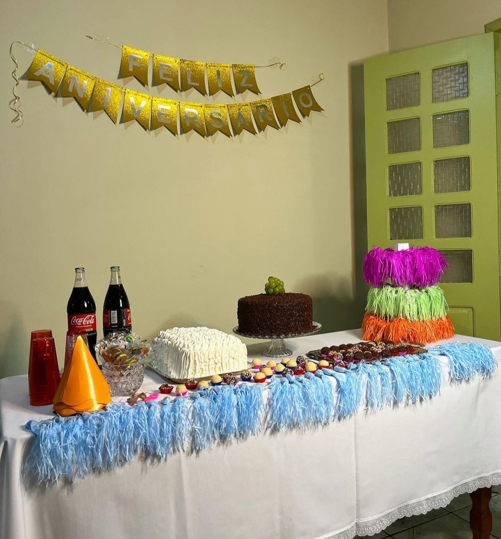 Y2K party ideas