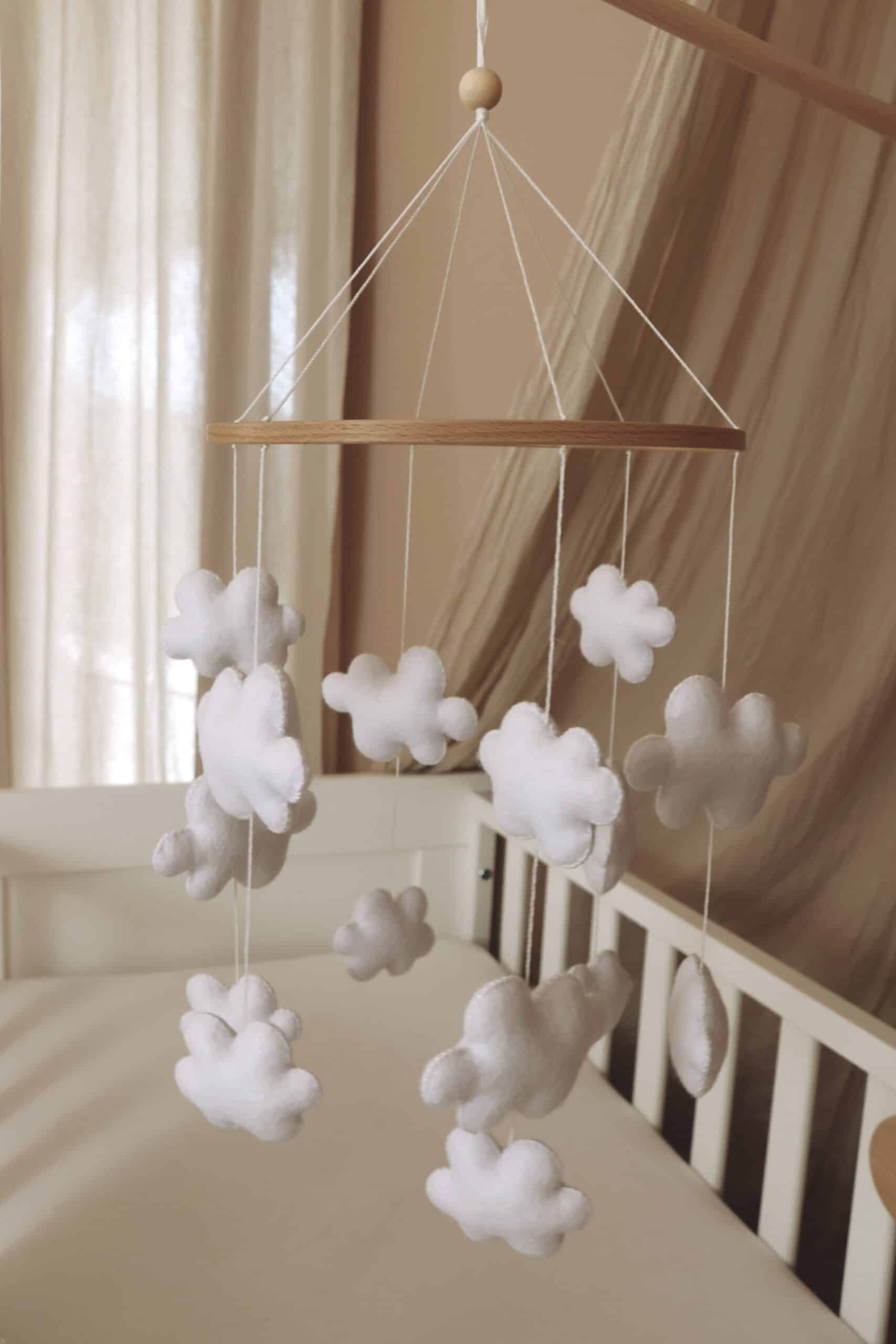 Móbile de Nuvem: Ideias Criativas para Decorar o Quarto do Bebê