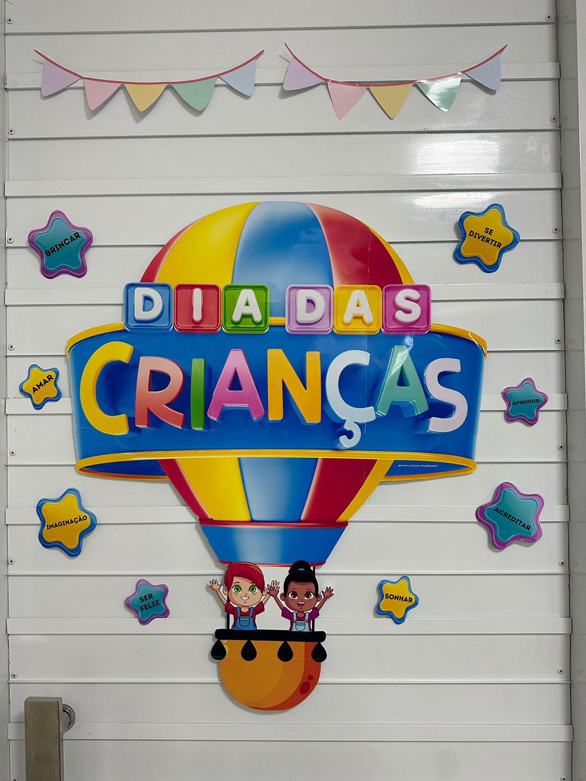 mural dia das crianças tema balão
