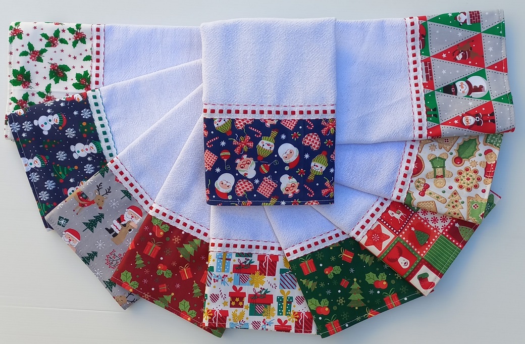 5 ideias de títulos: 1. Patchcolagem Natalina: Transforme seus Panos de Prato! 2. Guia Completo: Como Fazer Panos de Prato de Natal com Patch Aplique. 3. Ideias Criativas: Panos de Prato Temáticos para o Natal. 4. Patchcolagem para Iniciantes: Panos de Prato Festivos. 5. Decore sua Cozinha: Panos de Prato de Natal com Colagem.
