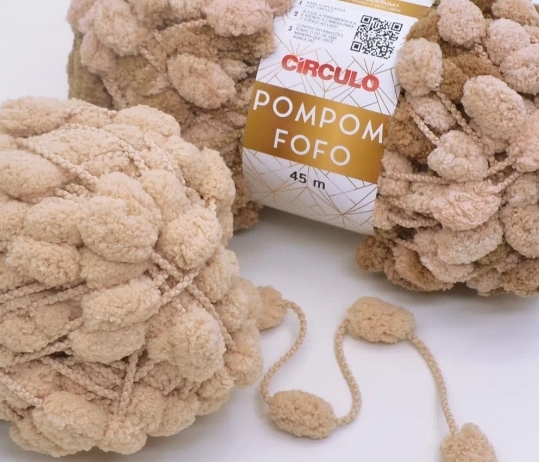 Transforme Suas Roupas: Aplicações de Pompom na Moda