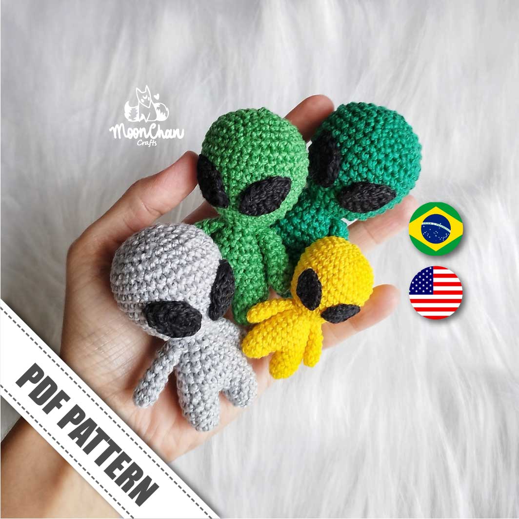 boneco espacial crochê