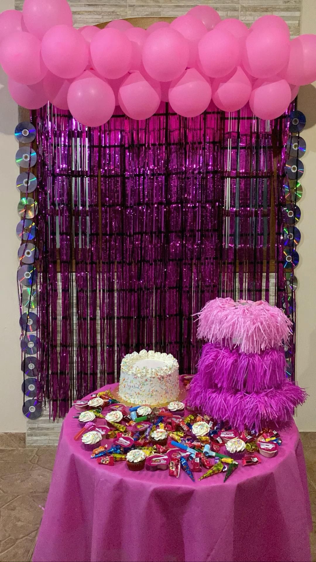decoração festa pop anos 2000