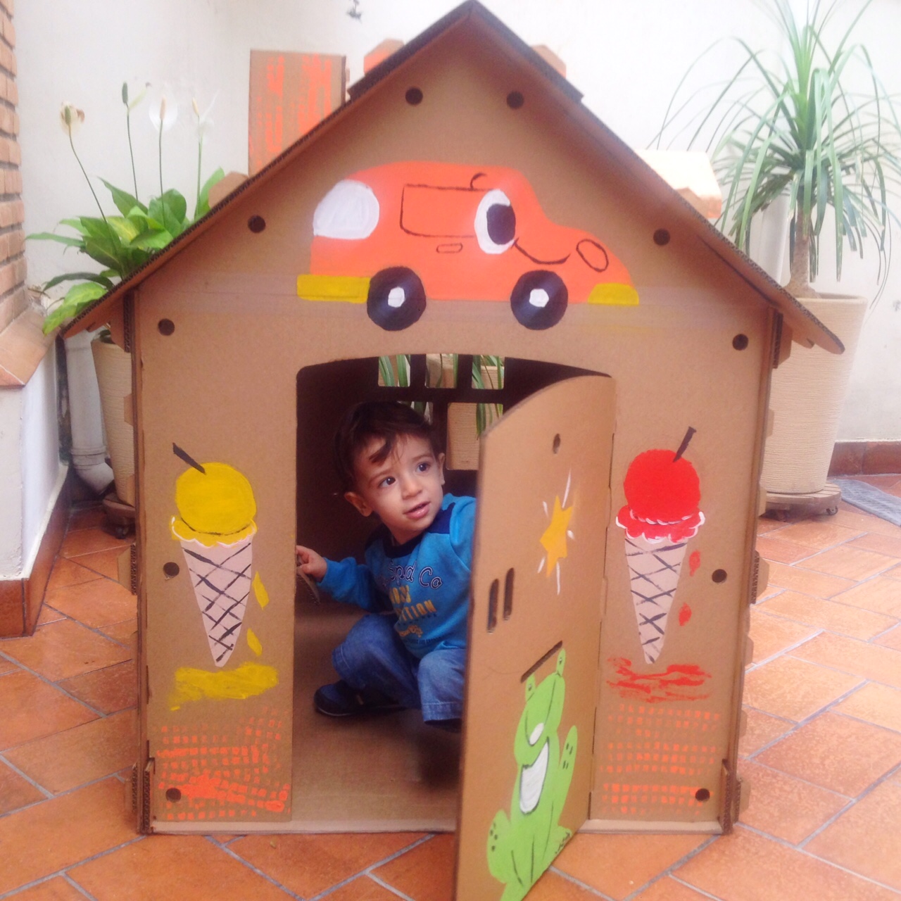 brinquedo de papelão casa