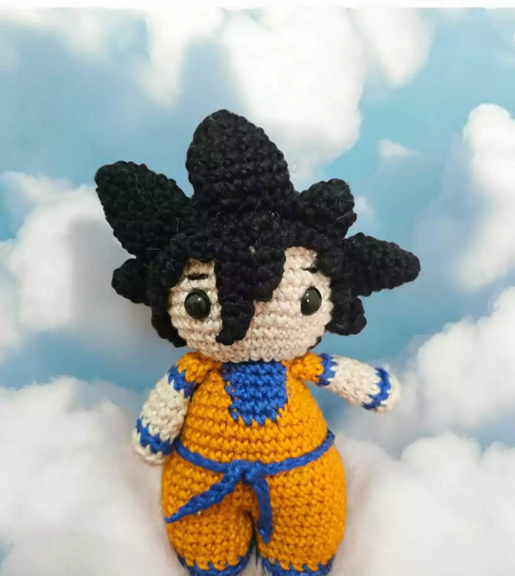 boneco de anime em crochê